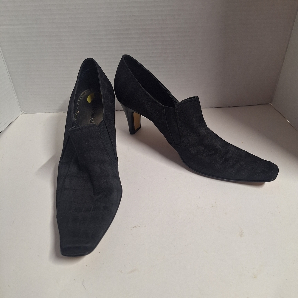 Liz Claiborne Black Textured Heels